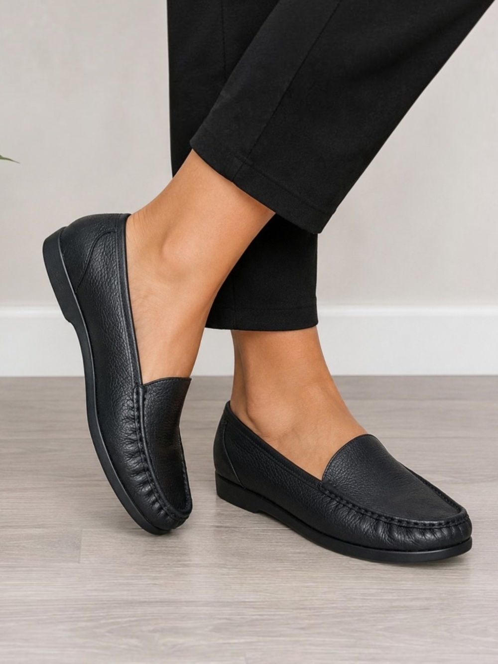 SAS Simplify Loafers 9.5 WW Black Pebbled Leather Comfort Moccasin Slip On USA